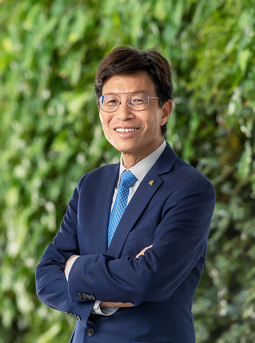 Dr Albert CHAU