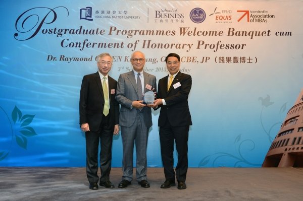 Dr. Raymond Ch’ien (centre) receives the Honorary Professorship from President Albert Chan (right) and Professor Allan Chan, Acting Dean of Business
