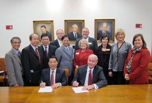 (seated, left) Professor Albert Chan and (seated, right) Dr. Kendall Blanchard sign an agreement of cooperation to initiate a bilateral cooperative relationship