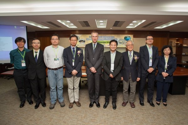 (Fourth from left) Professor Liu Jiming, Mr David Foster, Professor Yung Kin-lam and Professor Su Jilan join the conference guest speakers at the kick-off ceremony