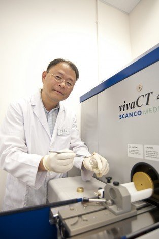 Dr Zhang Ge receives recognition again for his related research on bones and wins the second prize in Chinese Medical Science and Technology Award (2014)