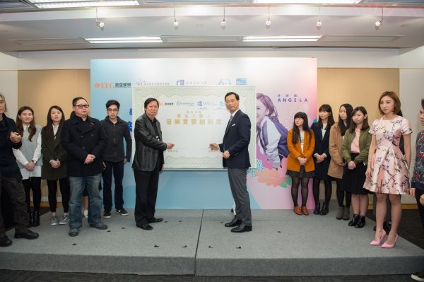 吳雨先生 (左六) 與霍廣賢博士 (右六) 代表雙方簽署實習計劃合作協議