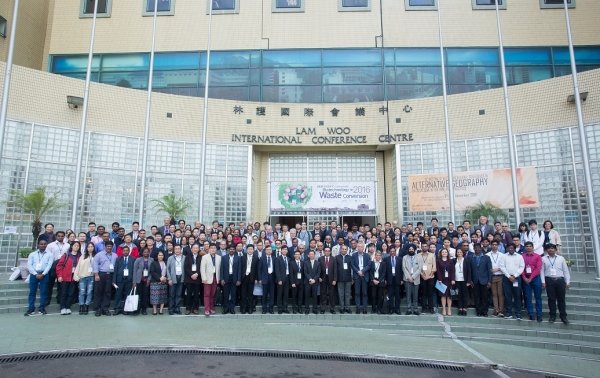與者人士於會議上研討和分享綜合生物科技與廢物轉化生物科技發展的心得