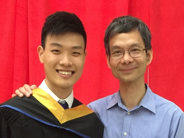 Martin Ma (left) explores the possibilities of optimising the performance of organic solar cells. Next to him is Professor So Shu-kong.