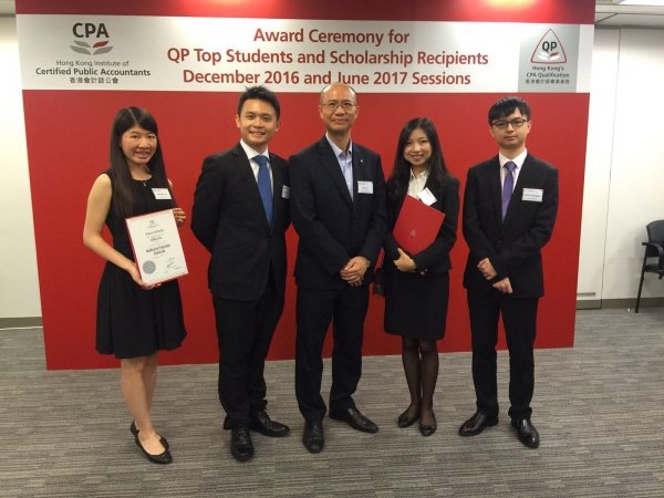 (From left) Cheung Ki-yan, Leo Leung, Senior Lecturer of the Department of Accountancy and Law Mr Ko Man-lut, Cheng Junxia and Chong Chung-man attend the award presentation ceremony on 23 September