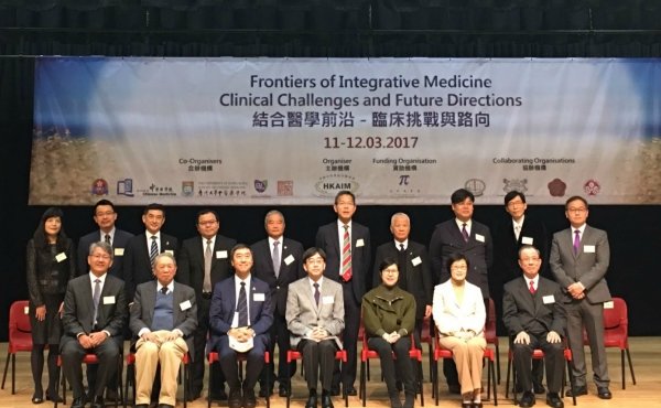 Honourable guests and experts officiate at the opening ceremony of the conference
