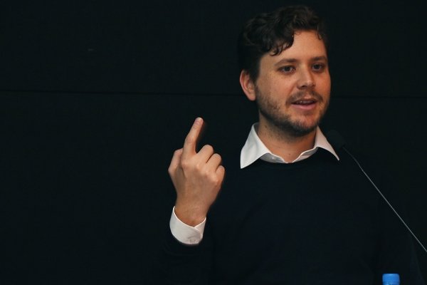 Mr Andrew Hevia speaks on “From Medicine to Moonlight”, how a short film and a DIY film festival has inspired a community and made Oscar history.