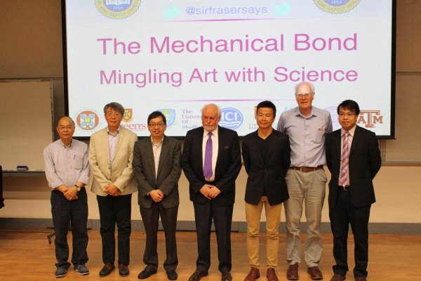 Professor Sir J Fraser Stoddart (centre) shares his insights at an HKBU Distinguished Lecture.