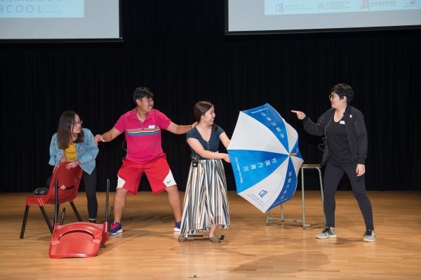 浸大学生於比赛上的精彩戏剧演出，赢得一众评判和观众的好评
