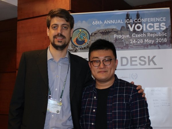 Alessandro Poroli（左）與黃磊獲頒最佳學生論文獎