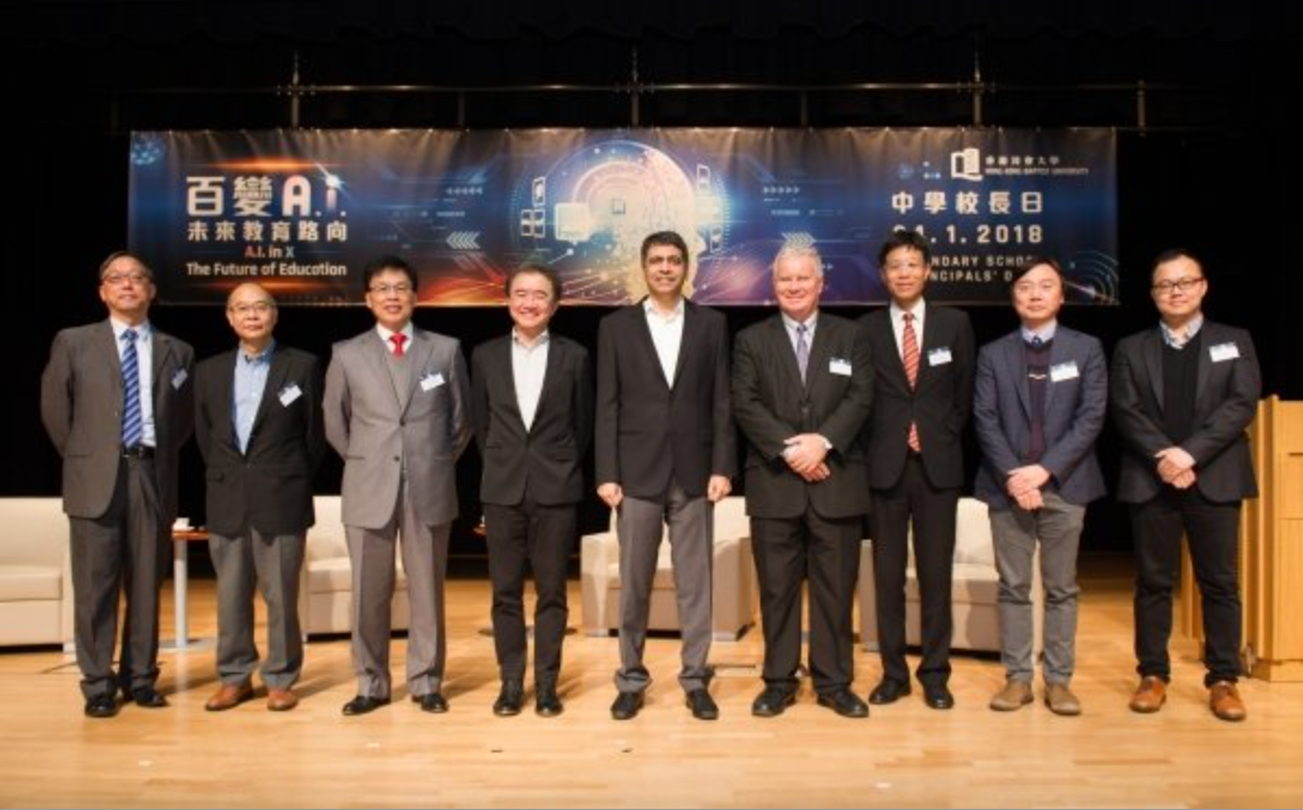 Ikhlaq Sidhu教授（中）与大学代表出席中学校长日
