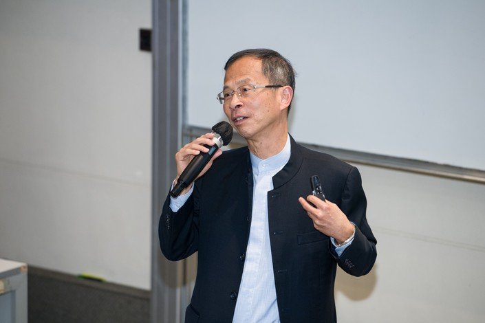曾钰成先生分享基本法的发展历程。