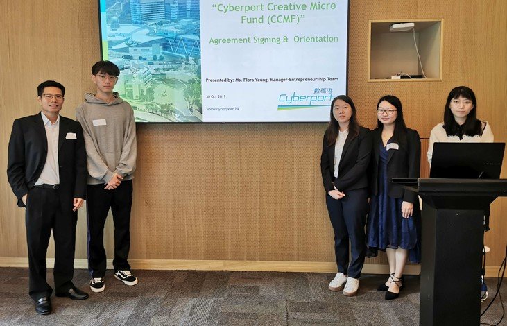 Dr Zhang Shiping (1st from left) and the student team behind the Traditional Chinese Medicine Food Digital Assistant website.