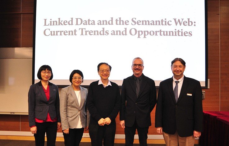 (From left) Ms Xia Cuijuan, Dr Sophy Chen, Mr Lam Ki-tat, Dr Philip Schreur, and HKBU University Librarian Mr Kendall Crilly