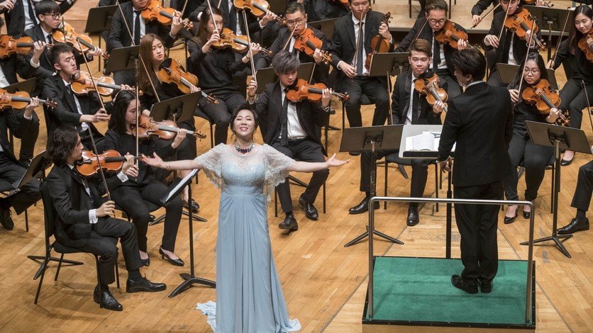 Conducted by Professor Johnny Poon, soprano Liping Zhang performs with the HKBU Symphony Orchestra.