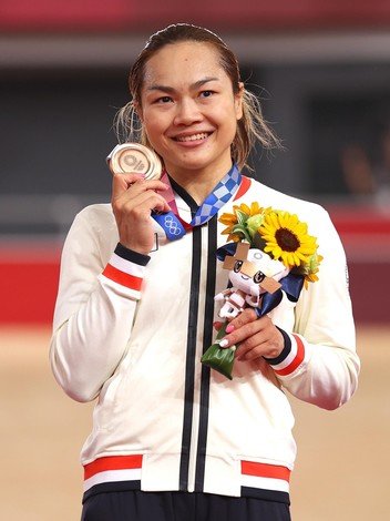 Sarah Lee Wai-sze wins the bronze medal in the Women’s Sprint at the Tokyo Olympic Games.