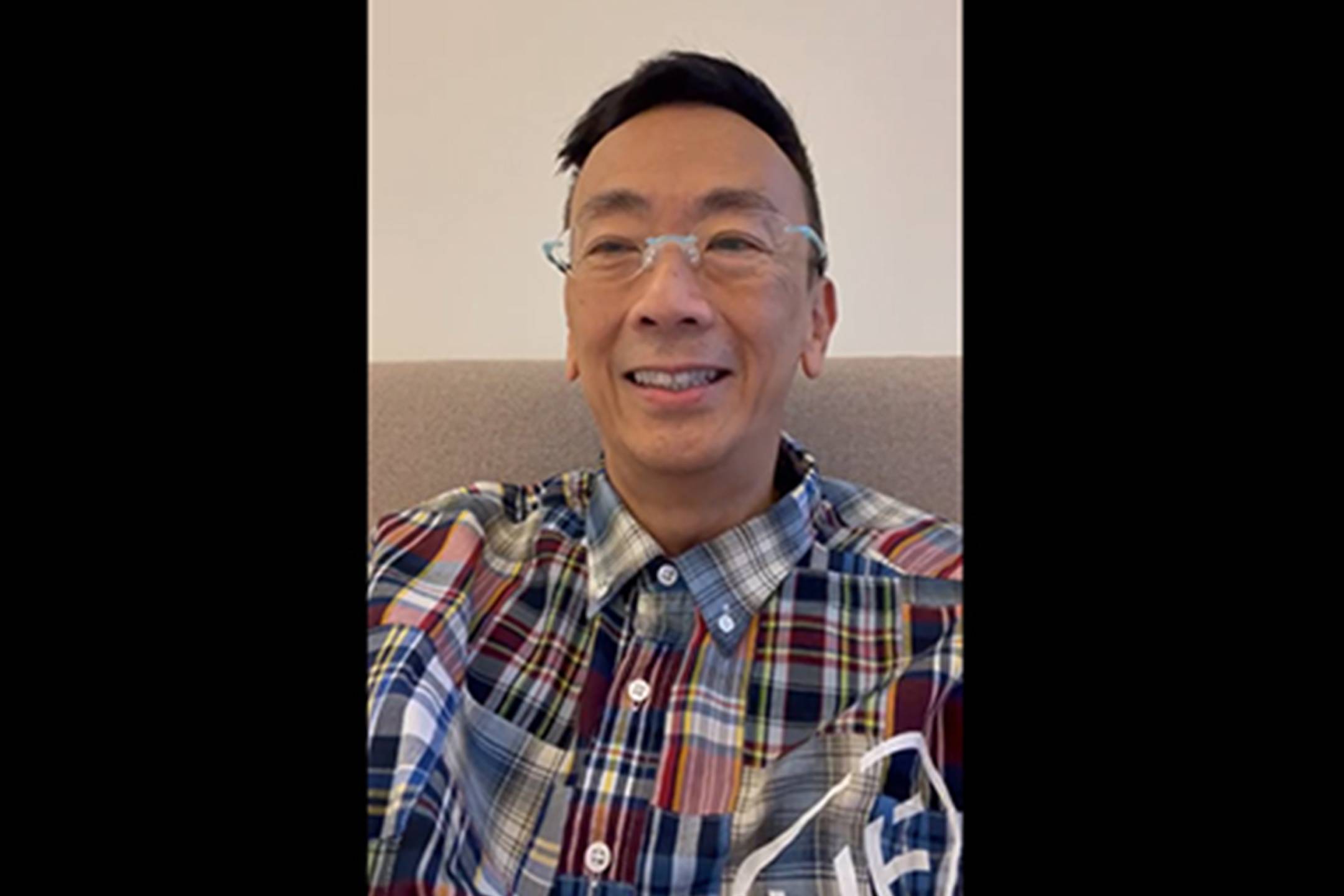 Award recipient, alumnus Cheng Tan-shui, shares a message via a pre-recorded video.