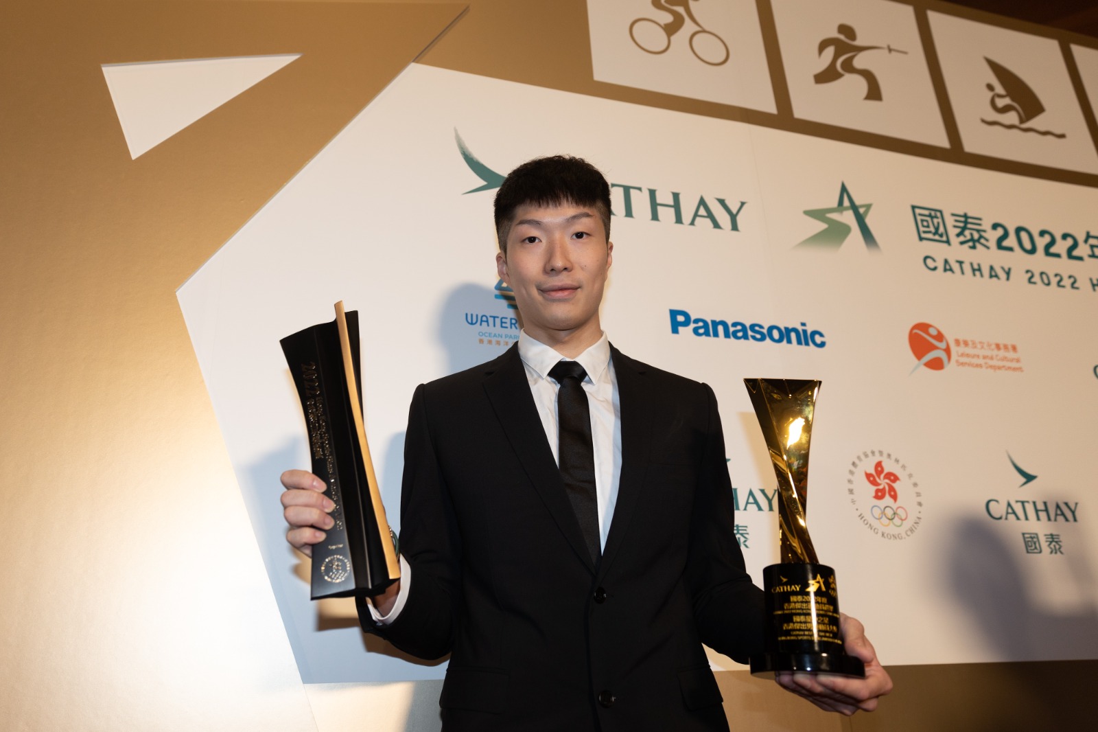 One of the recipients of the Hong Kong Sports Stars Awards for Men, Cheung Ka-long is also presented with the Best of the Best Hong Kong Sports Stars Award for Men.