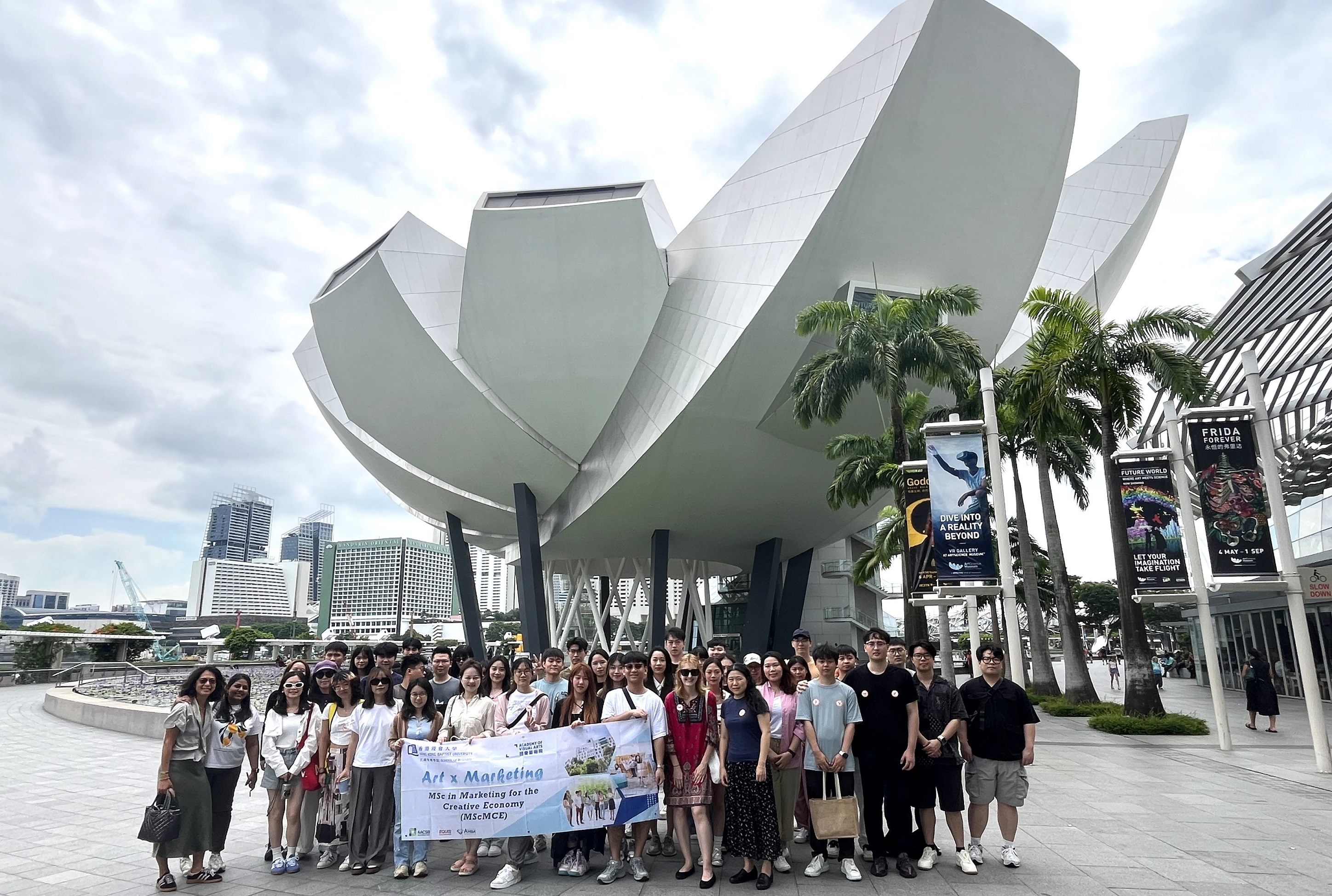 創意產業市場學理學碩士學生五月到新加坡考察。