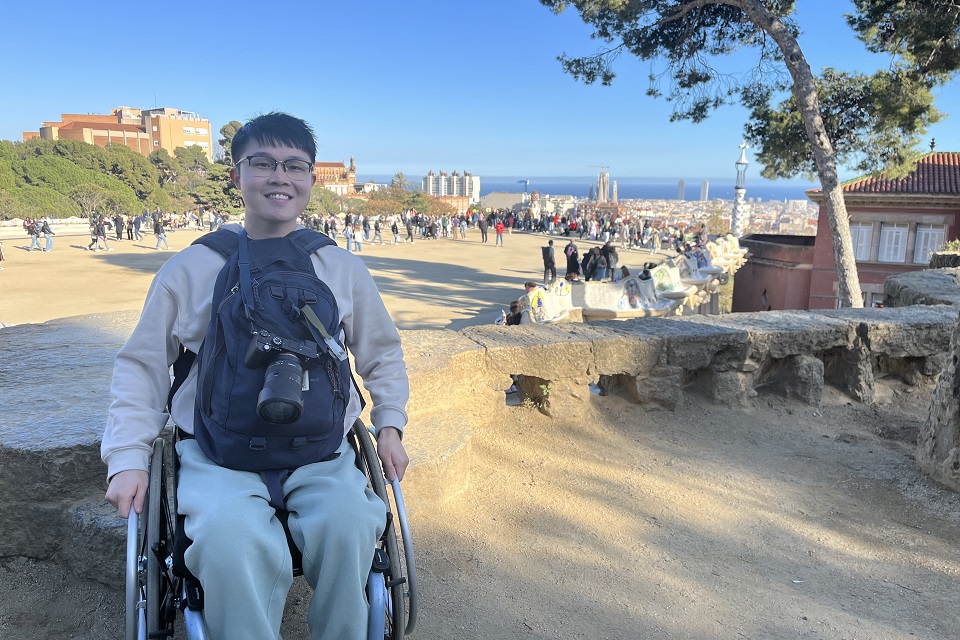 新闻系学生化逆境为力量