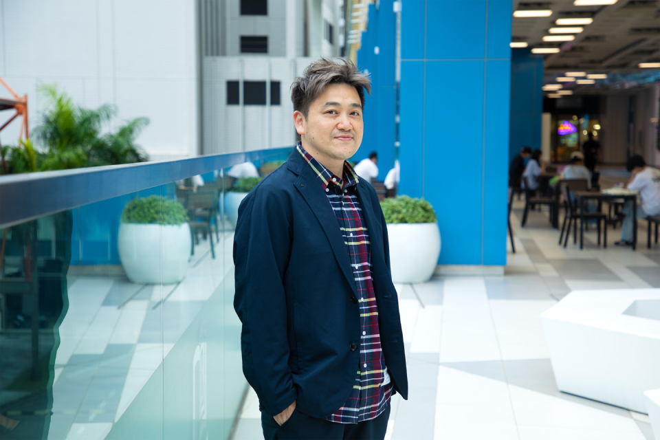 文國樑先生將藝術融入「經濟學原理」課程，讓學生探索不同藝術媒介，並透過藝術創作探討社會或經濟議題。 