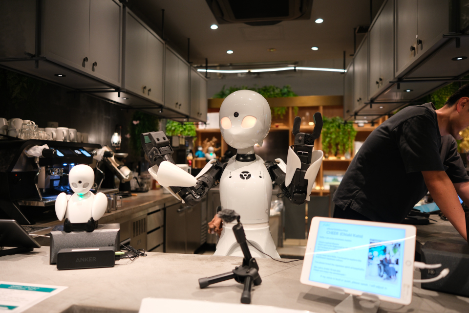 According to Professor Kimmy Chan, the use of humanlike robots in frontline services in the future will focus on creating seamless, intelligent partnerships between robots and human employees.