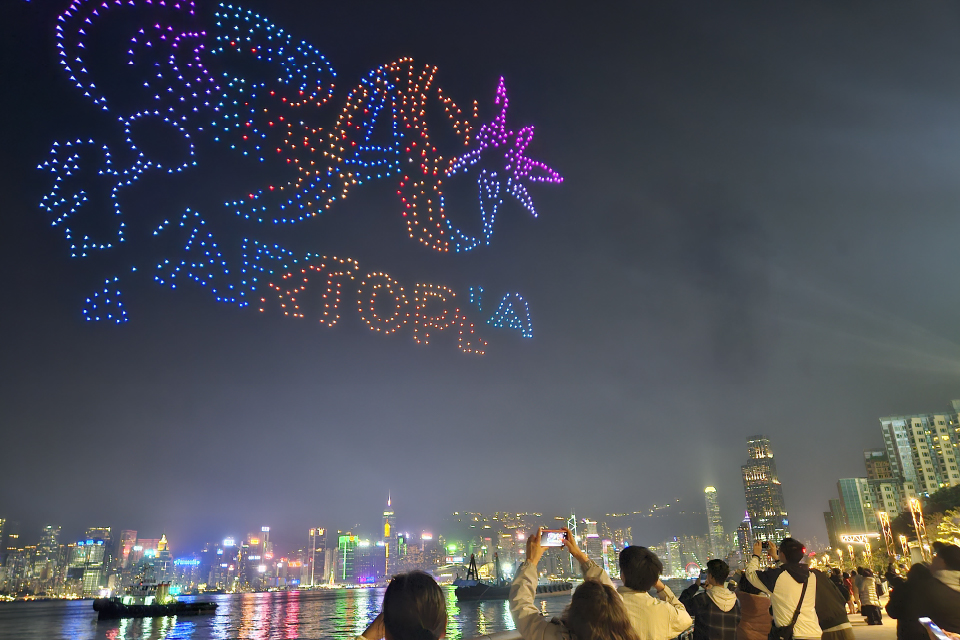 The ARTOPIA Charity Drone Show features displays inspired by the artworks by children with chronic illnesses. 