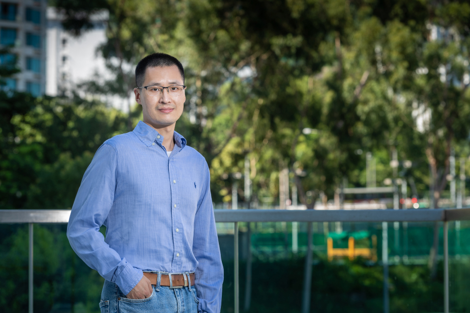 計算機科學系副教授韓波教授獲得研資局2026/27年度「研究學者計劃」殊榮。韓教授是美國史丹福大學「全球前2% 頂尖科學家」之一，身兼國際計算機學會傑出講者和電機電子工程師學會高級會員。他今年亦榮獲研資局「優配研究金」的研究資助。