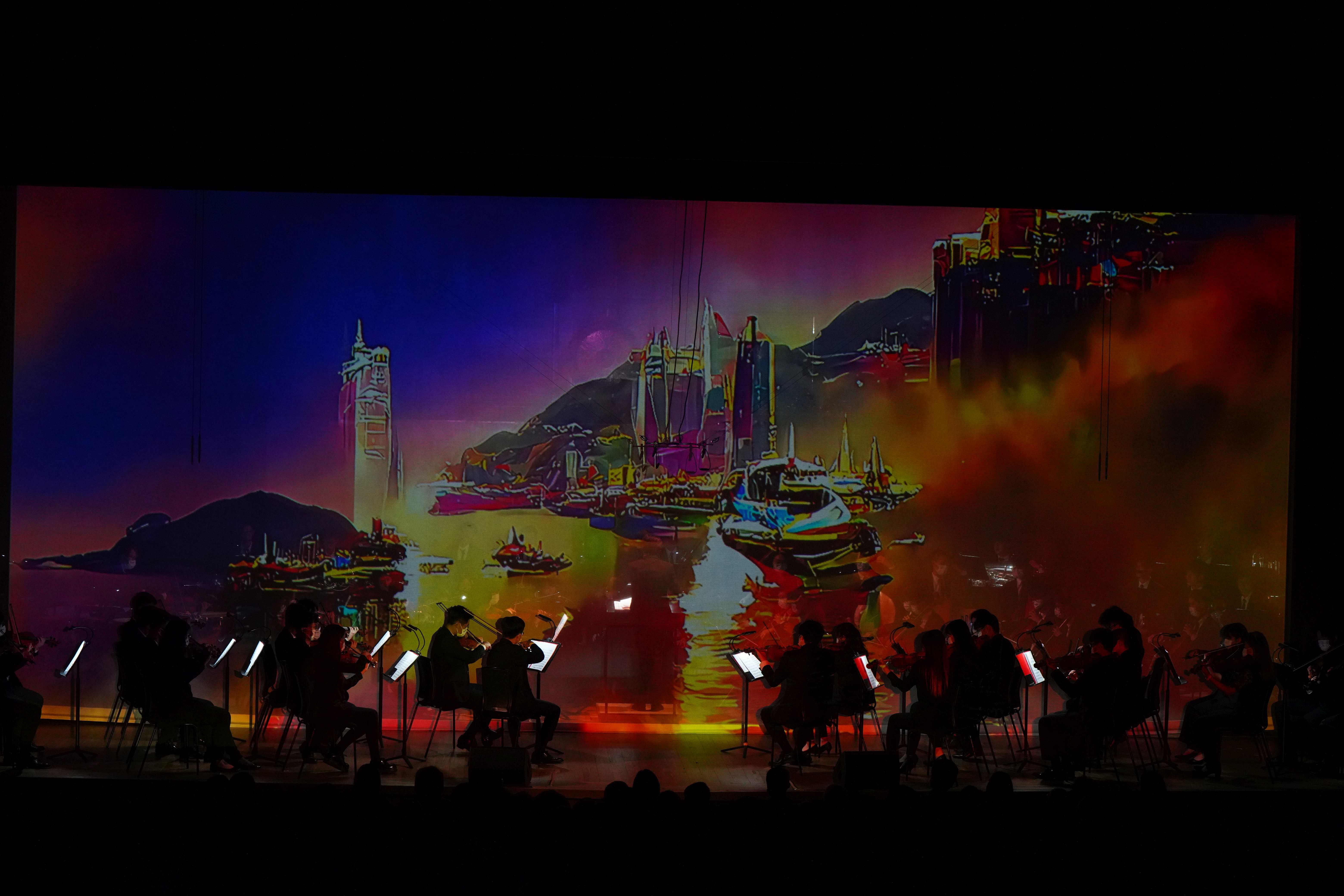 浸大交响乐团与AI虚拟合唱团一同演绎新编的管弦乐合唱《东方之珠》，并由AI媒体艺术家创造跨媒体视觉影像。