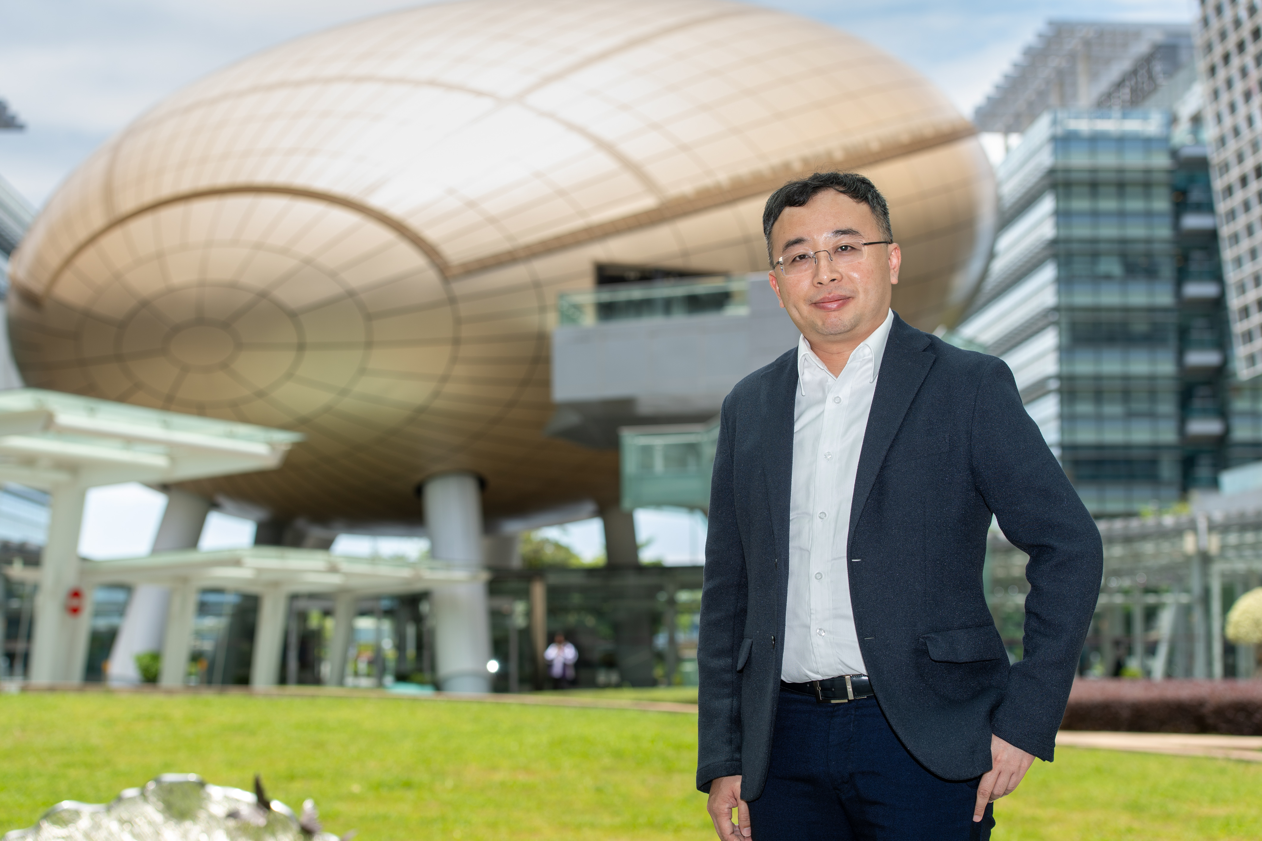 The “Bladder Cancer Photodynamic Therapeutic Agents with Off-On Magnetic Resonance Imaging Enhancement” project led by Professor Wong Ka-Leung was awarded a Gold Medal at the Geneva International Exhibition of Inventions.