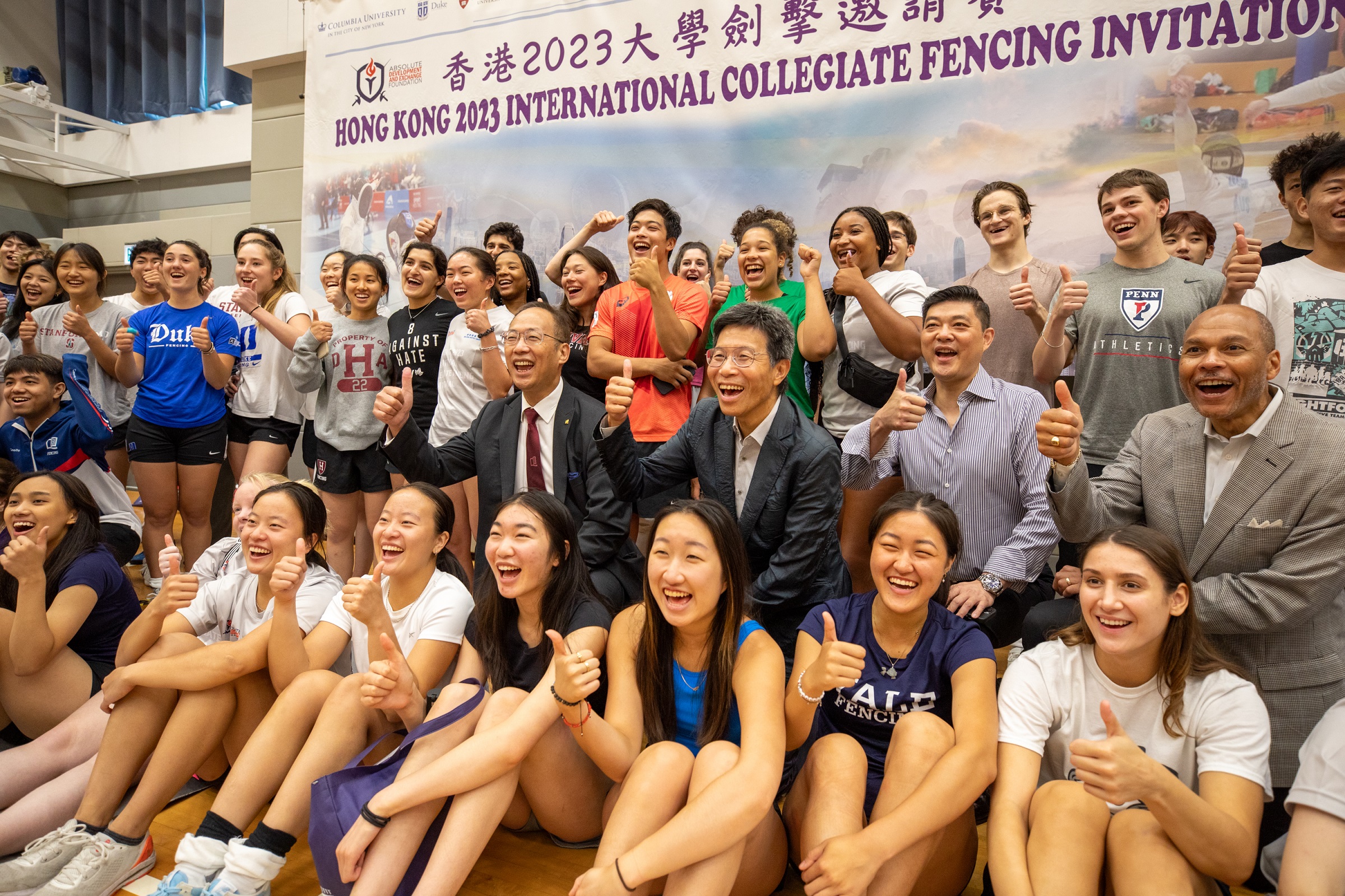 Professor Alexander Wai, President and Vice-Chancellor (fourth right, middle row) and Dr Albert Chau, Vice-President (Teaching and Learning) (third right, middle row) of HKBU take a group photo with the student fencers.