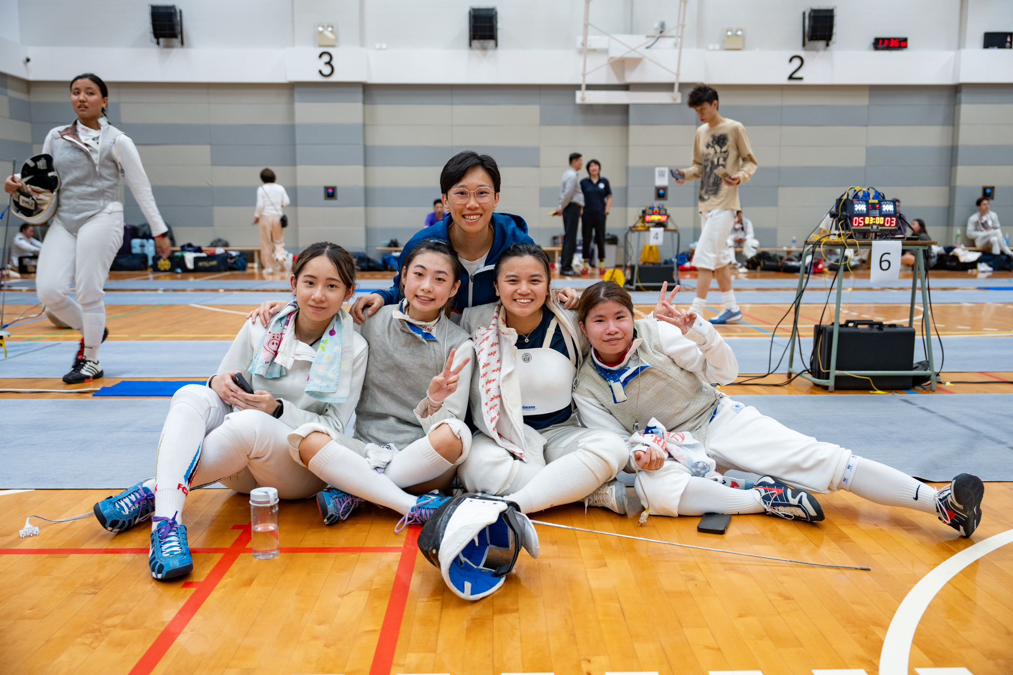 Ex-member of China Hong Kong Fencing Team and HKBU Alumni Miss Au Sin-ying (middle) serves as the coach of the HKBU Fencing Team.