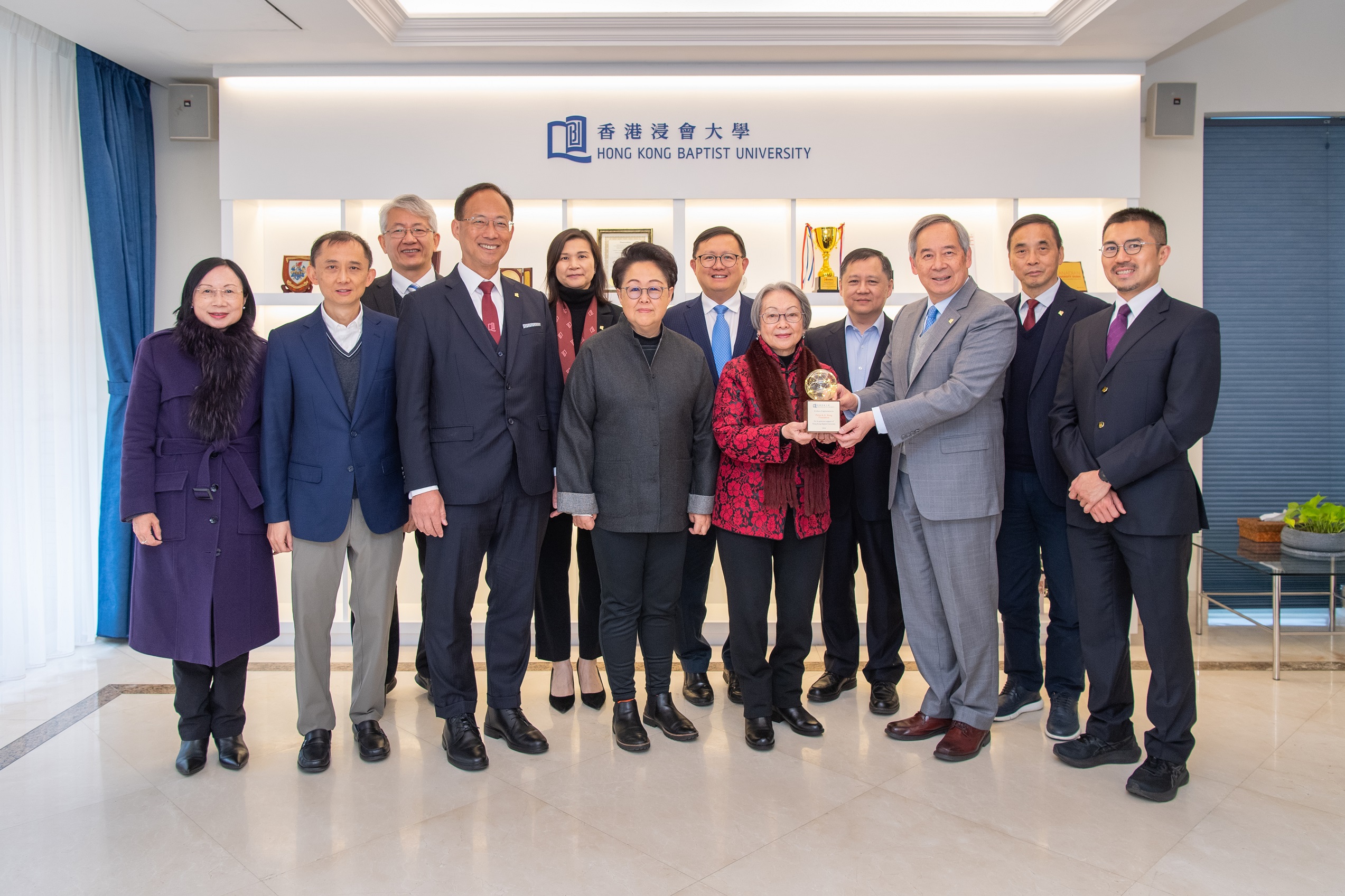 Guests who attend the cheque presentation ceremony include (from right) Dr William Chui, Professor Lyu Aiping, Dr Clement Chen, Mr David Wong, Mrs Gertrude Wong, Dr Kennedy Wong, Ms Ada Wong, Ms Christine Chow, Professor Alexander Wai, Professor Bian Zhaoxiang, Mr John Wong and Mrs Lily Chan.
