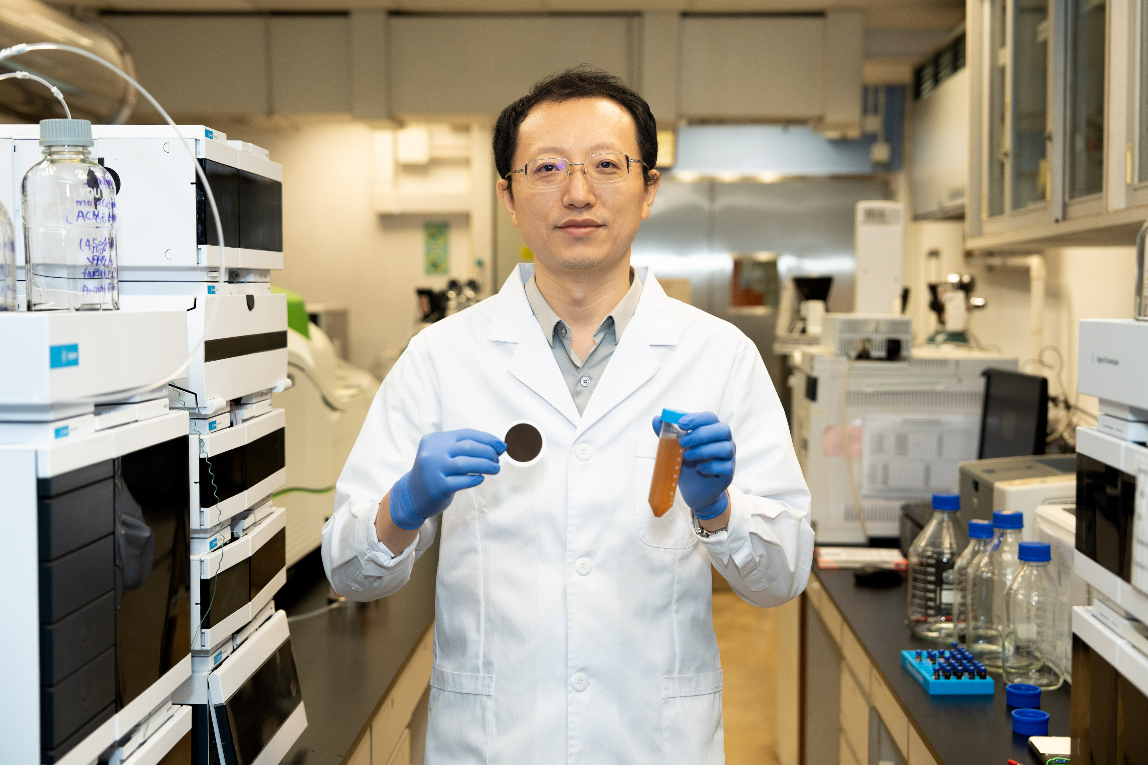 A research team led by Professor Zhao Jun, Associate Professor of the Department of Biology at HKBU, has developed a novel catalytic membrane that boosts efficiency of cleaning wastewater using oxygen.